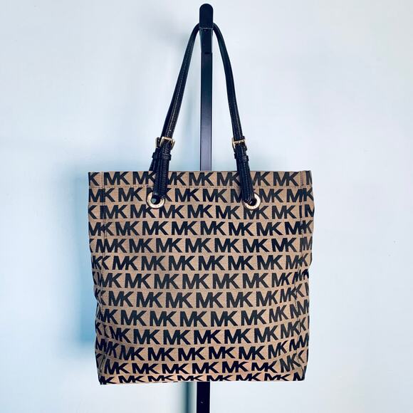 Michael Kors Black/Tan Signature Canvas Jet Set Tote - Picture 3 of 10